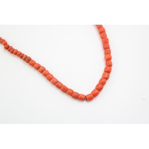 270 - A vintage coral necklace of graduated naturalistic form, 40cm long, 13.1g.