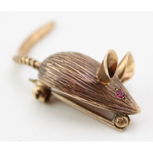 287 - A 9ct gold mouse brooch with ruby eyes and articulated tail, 5.9g.