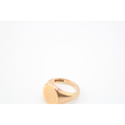 290 - A 9ct gold signet ring, the circular face blank, size T/U, 11.3g.