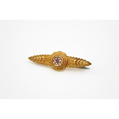 304 - 15ct gold sweetheart brooch, raised centre, set ruby and seed pearls, steel pin, 1.9g, 39mm wide.