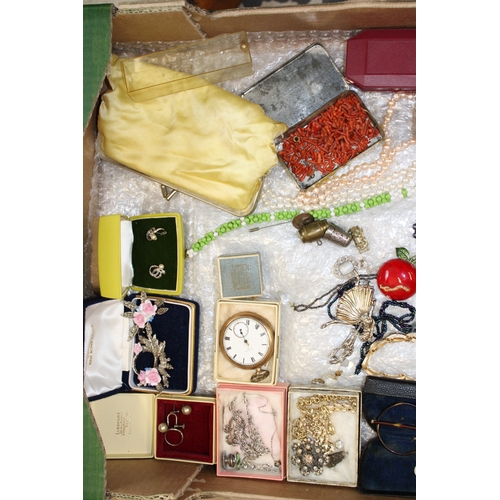 309 - A mixed collection of items to include Elgin pocket watch a/f, silver ballerina brooch a/f, brooches... 