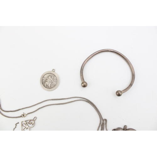 323 - A mixed collection of silver jewellery items to include necklaces, pendants, charms and other simila... 