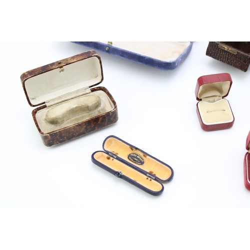 326 - A collection of vintage and antique push button jewellery and watch boxes. (7)