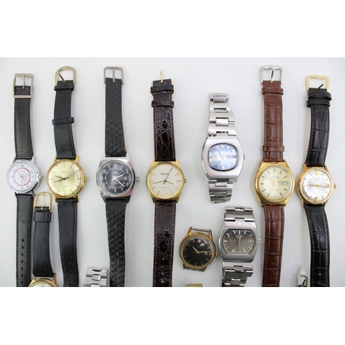 34 - A large collection of vintage and later wristwatches including thirteen manual or automatic watches ... 