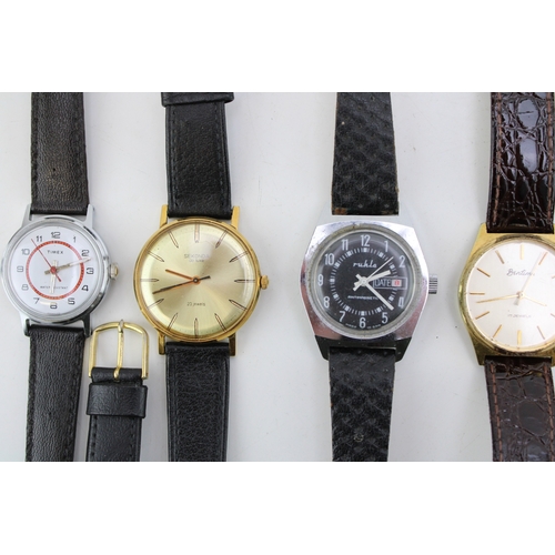 34 - A large collection of vintage and later wristwatches including thirteen manual or automatic watches ... 