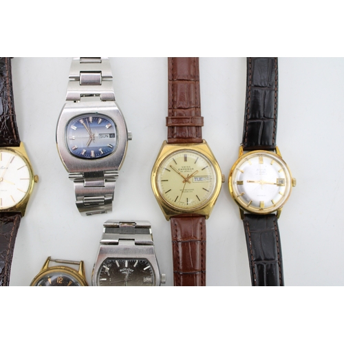 34 - A large collection of vintage and later wristwatches including thirteen manual or automatic watches ... 