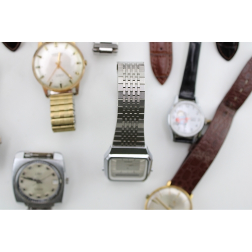 34 - A large collection of vintage and later wristwatches including thirteen manual or automatic watches ... 