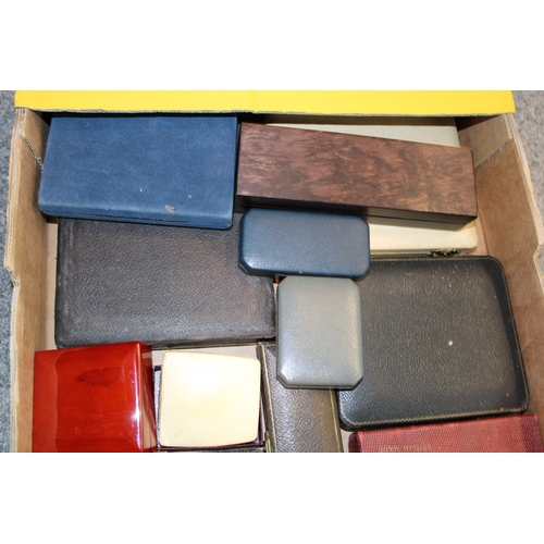 341 - A mixed collection of antique and vintage cased boxed for jewellery and flatware, to include leather... 