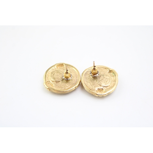 342 - Givenchy: a pair of designer earrings, gold tone, 17mm wide.