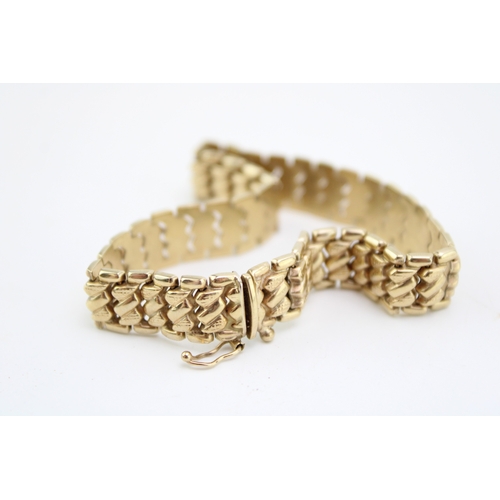 361 - 9ct hallmarked gold bracelet, 12.6g.