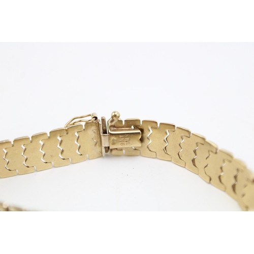 361 - 9ct hallmarked gold bracelet, 12.6g.