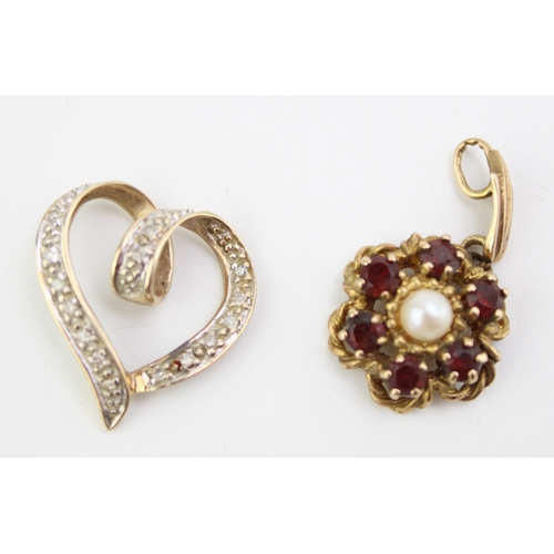 367 - 2 x 9ct gold pendants - diamond and pearl & garnet, 4.7g.