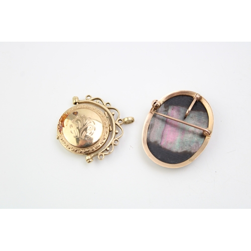 385 - 9ct gold swivel fob / locket (3.8g), together with gold coloured metal framed MOP shell cameo/