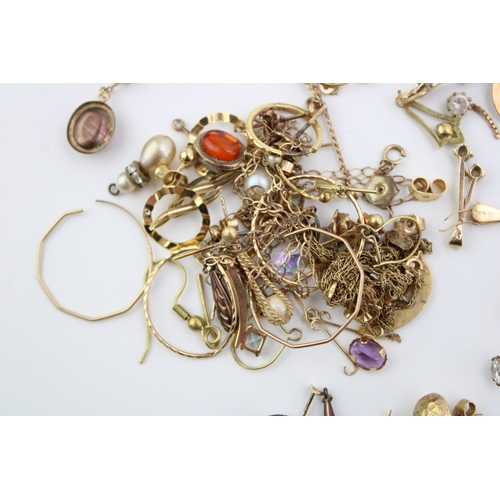 389 - Assorted oddments of gold, non gold and possible gold items etc. etc.  A job lot of mixed items 26.9... 