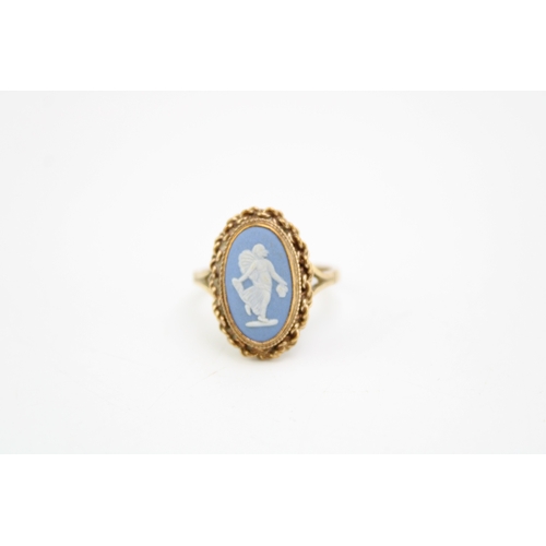 393 - 9ct gold & wedgwood ring size Q, 3.7g