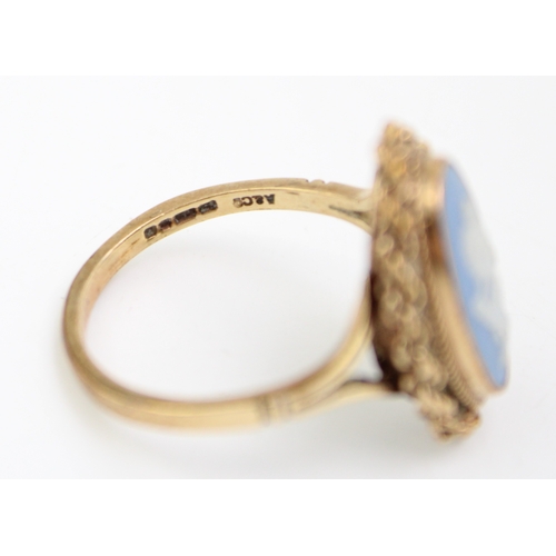 393 - 9ct gold & wedgwood ring size Q, 3.7g