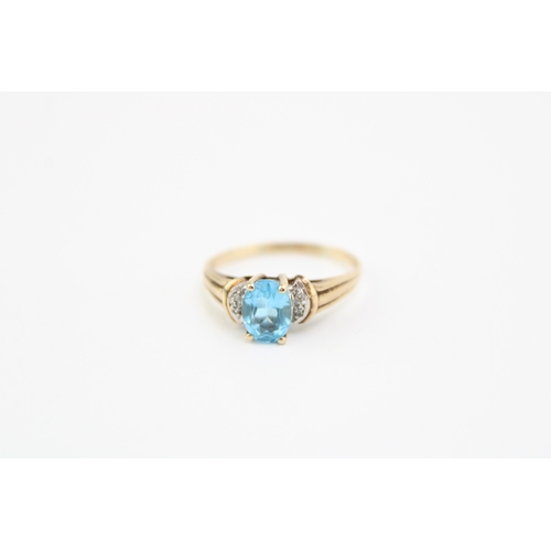 400 - 9ct gold aquamarine / blue topaz and white stone ring size T, 2.7g