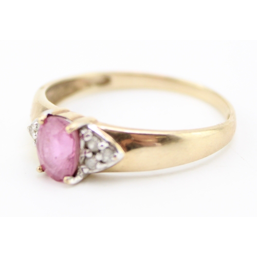 423 - 9ct gold ring set pink & white stones size T, 2.0g