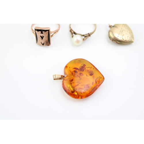 426 - 9ct bk & ft locket, faux amber pendant, 9ct & black ring a/f & 9ct ring with pearl, latter two 4.3G.