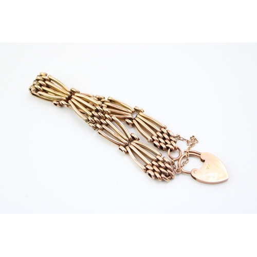 437 - A 9ct gold gatelink braclet of bow and link form, with heart shaped padlock clasp, marked 9 C, total... 