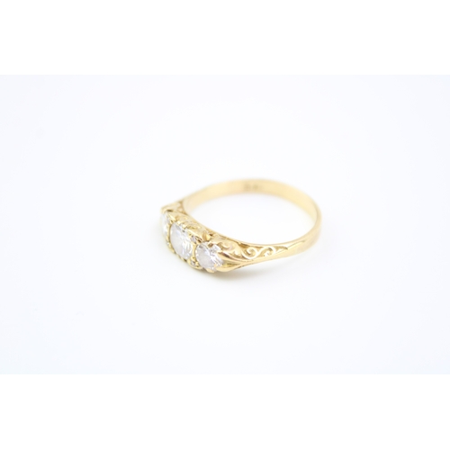 439 - An 18ct gold and diamond three stone dress ring, the central stone of approximately 5.7mm diameter, ... 