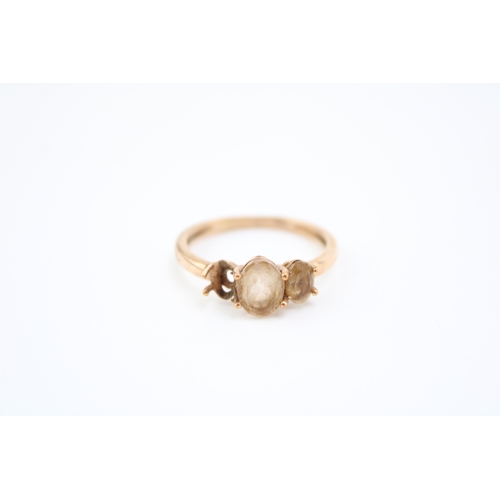 457 - A 9ct gold and quartz three stone ring, set with oval cut smokey quartz, a/f one stone missing, full... 