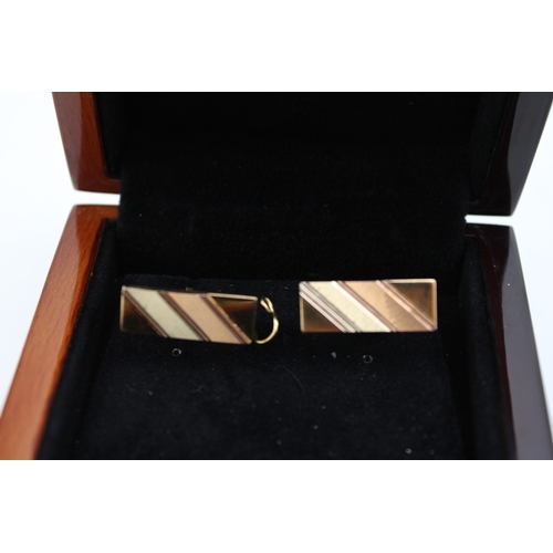 473 - A pair of Italian 18ct tri-colour gold cufflinks with swivel backs, total weight 9;6g, in original f... 