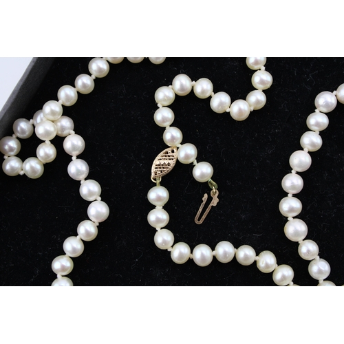 488 - A string of pearls, likely cultured, with 18ct gold clasp, 78cm long, each approximately 7 grains, 2... 