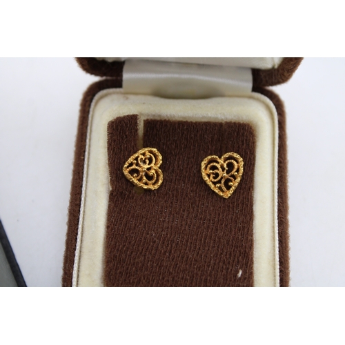 489 - A pair of 9ct gold and garnet earrings, with 9ct gold butterfly backs, 0.8g, a pair of 9ct gold hear... 