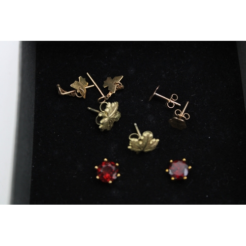 489 - A pair of 9ct gold and garnet earrings, with 9ct gold butterfly backs, 0.8g, a pair of 9ct gold hear... 