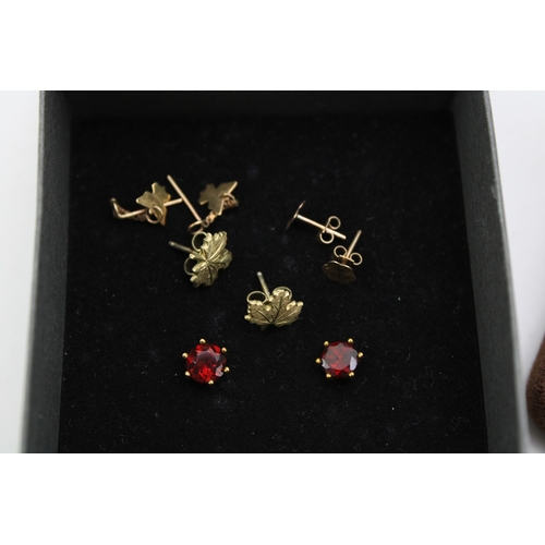 489 - A pair of 9ct gold and garnet earrings, with 9ct gold butterfly backs, 0.8g, a pair of 9ct gold hear... 