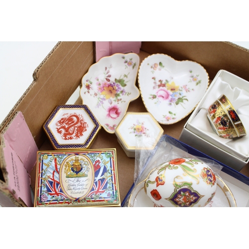 612 - A mixed collection of Royal Crown Derby items to include lidded boxes, egg, boxed Old Imari pattern ... 