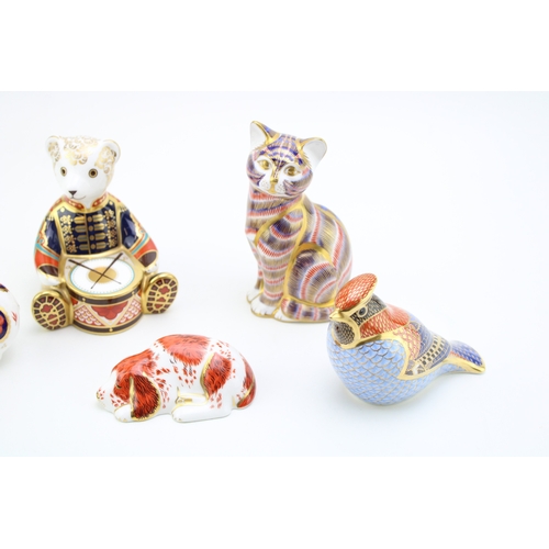 636 - Royal Crown Derby paperweight, Drummer Teddy, 11cm high; together with a Cat, date code for 1999 (LX... 