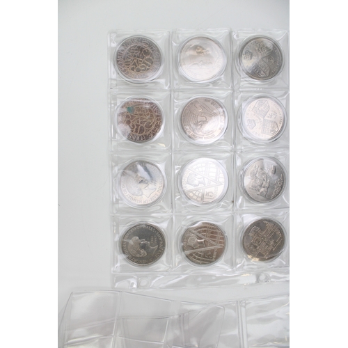 99 - A collection of cupro-nickel coins to include a quantity of £5 coins, half crowns, five shillings co... 