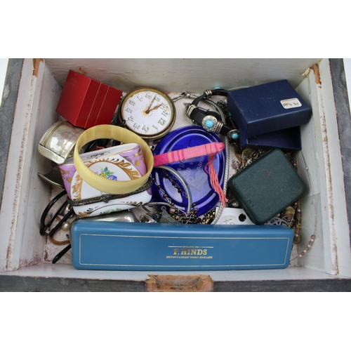 151 - A collection of costume jewellery in a antique costume jewellery box, some silver items included. (Q... 