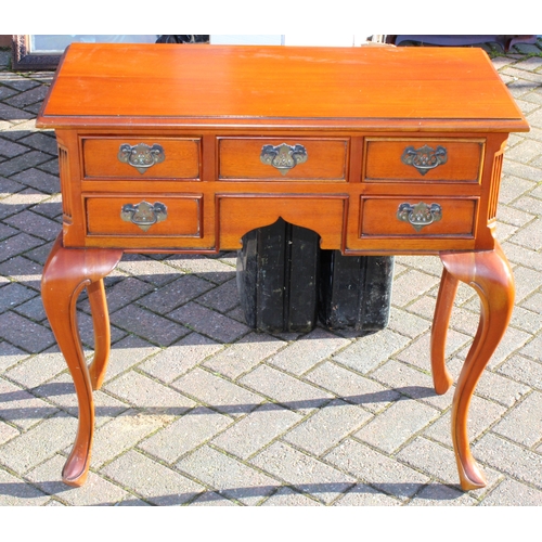 1158 - Reproduction mahogany lowboy style side table, 77cm wide, 39cm deep and 74cm tall, cabriole legs, fi... 