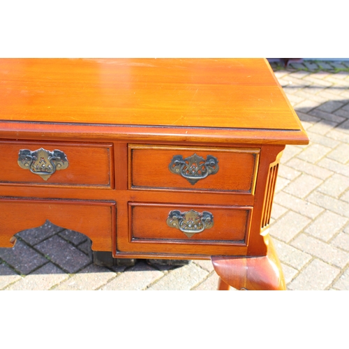 1158 - Reproduction mahogany lowboy style side table, 77cm wide, 39cm deep and 74cm tall, cabriole legs, fi... 