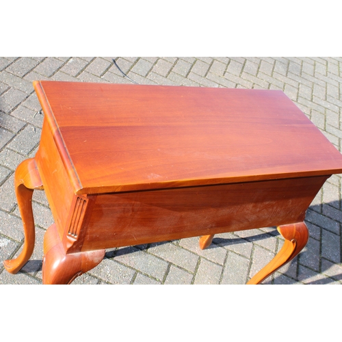 1158 - Reproduction mahogany lowboy style side table, 77cm wide, 39cm deep and 74cm tall, cabriole legs, fi... 