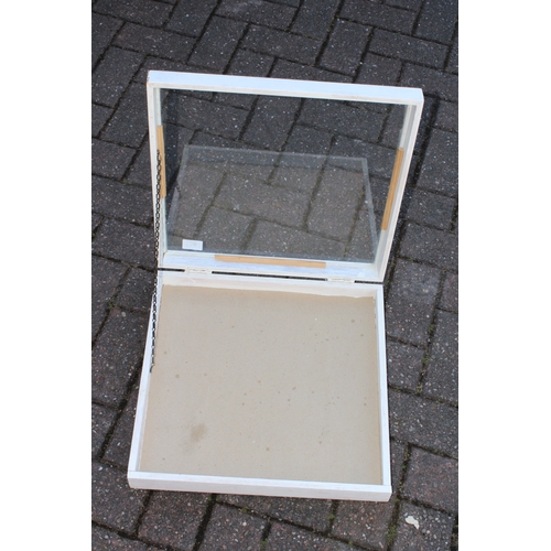 1163 - Tabletap display cabinet, suitable for jewellery, 44 x 42 x 8cm tall.