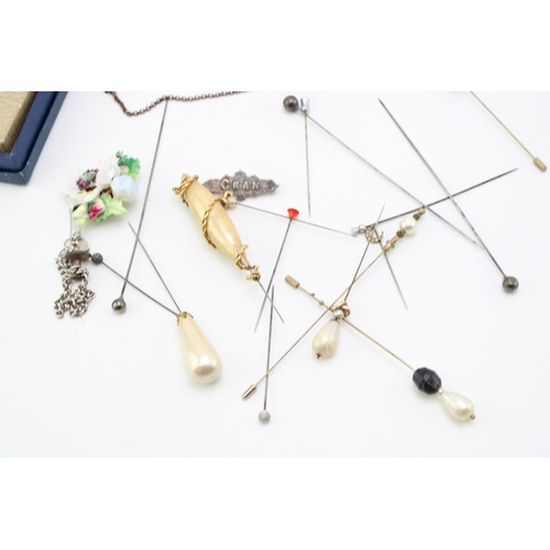 142 - A mixed collection of vintage costume jewellery items, silver plated purse, together with a silver b... 