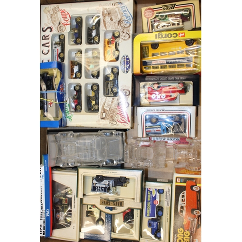170 - A large collection of die cast metal collectors cars, lorries and vans in the original boxes and pac... 