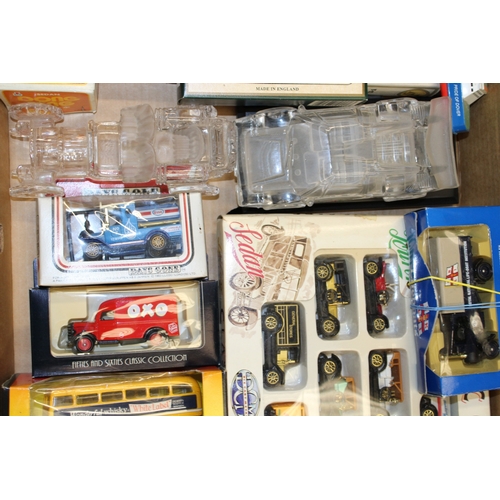 170 - A large collection of die cast metal collectors cars, lorries and vans in the original boxes and pac... 