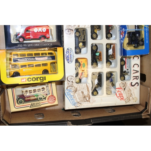 170 - A large collection of die cast metal collectors cars, lorries and vans in the original boxes and pac... 