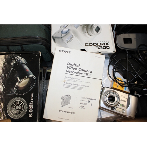 173 - A collection of cameras and photographic equipment including Nikon, Sony, Samsung, Kodak etc