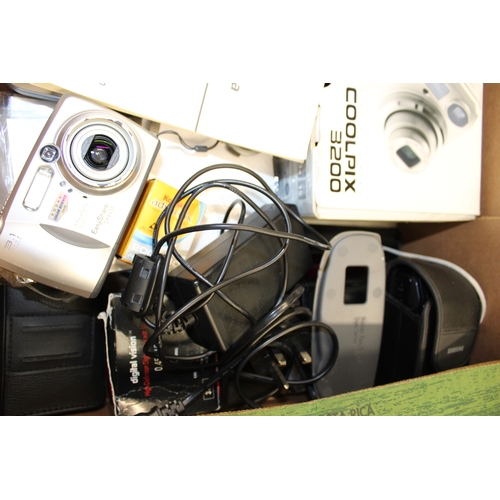 173 - A collection of cameras and photographic equipment including Nikon, Sony, Samsung, Kodak etc