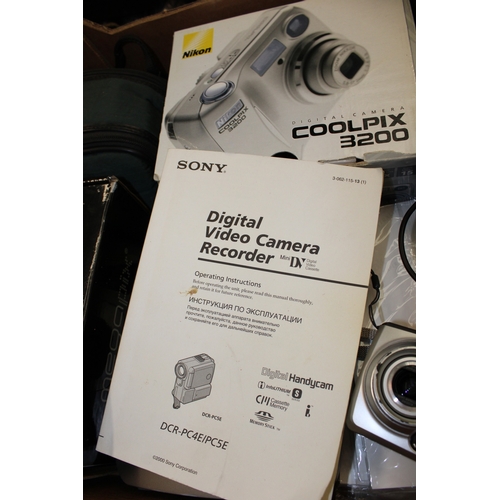 173 - A collection of cameras and photographic equipment including Nikon, Sony, Samsung, Kodak etc