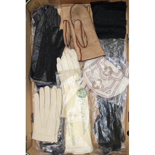 177 - A collection of lady's gloves to include kid leather and calf skin examples together with a vintage ... 