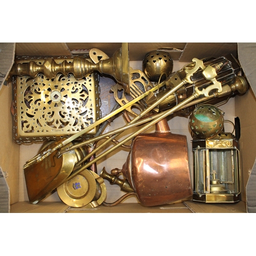 181 - A collection of brass & copper metalware including copper kettle, brass trivet, lanterns and fire si... 