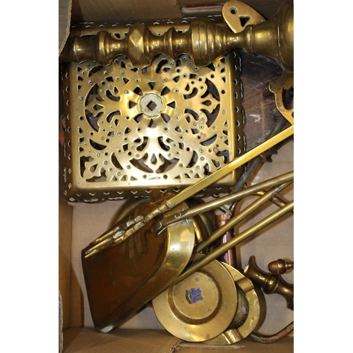 181 - A collection of brass & copper metalware including copper kettle, brass trivet, lanterns and fire si... 