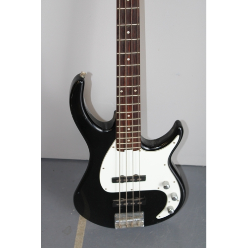 19 - Peavey Milestone III Bass Guitar, 117cm.